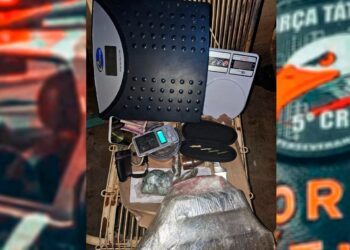 Suspeitos de tráfico com 12 passagens pela polícia morrem após atirarem em equipes da Força Tática e CPE.