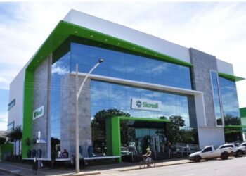 Sicredi conquista marca de 8 milhões de associados e homenageia presidente da Frencoop, Arnaldo Jardim.