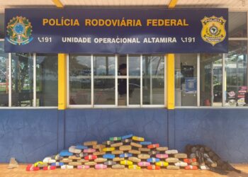 Equipe PRF aborda veículo e descobre carregamento de drogas em Altamira, Pará