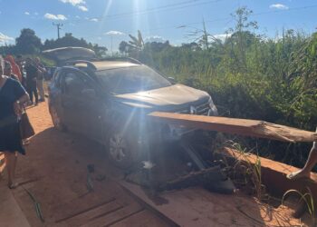 Acidente em ponte na BR-230 deixa passageira ferida