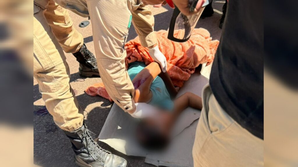 Acidente entre motocicletas deixa vítima com suspeita de TCE em