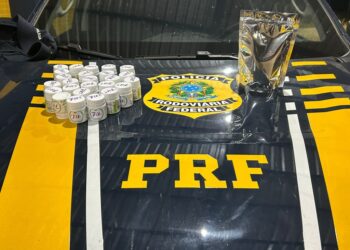 PRF apreende cocaína escondida em frascos de termogênico em Comodoro/MT