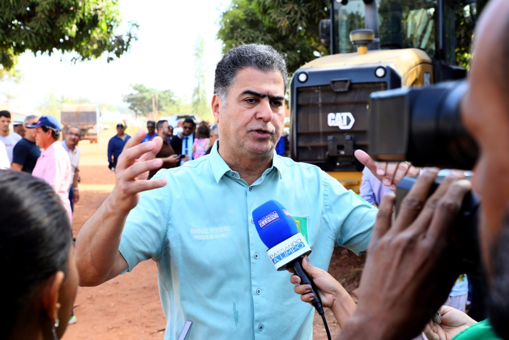 Prefeito lança obras de drenagem e pavimentação no bairro Vila
