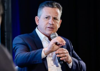 Mendes vai a Brasília para assinar venda do VLT com a Bahia