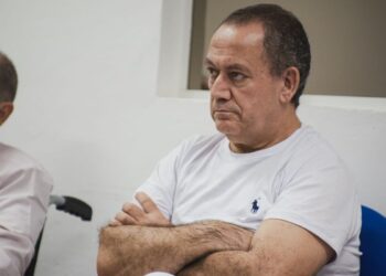 Pistoleiro admite crime, isenta réus e promete revelações no júri