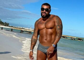 Cantor afirma que transou 41 vezes em uma semana