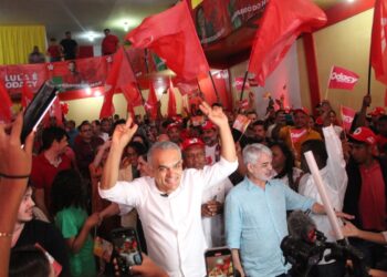 PT oficializa candidatura de Odacy Amorim à Prefeitura de Petrolina