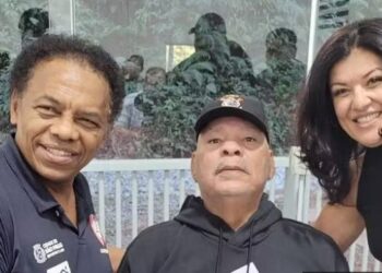 Em foto rara, Maguila aparece com a mulher e treinador