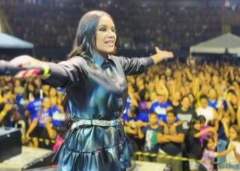 Artista gospel mescla diversos ritmos em evento religioso