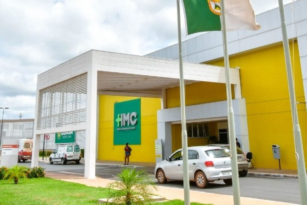 Mãe e filha causam confusão para ver parente e agridem