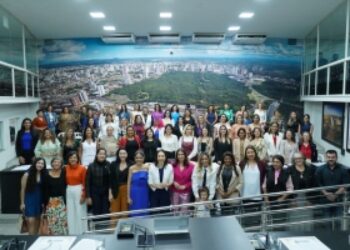 Vereadora Maysa homenageia Clube Mulher Potência