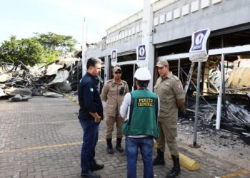 Prefeito acompanha trabalho das equipes no Shopping Popular e reforça compromisso pela reconstrução da vida de 600 comerciantes