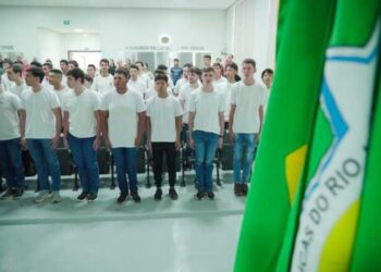 80 jovens realizam Juramento à Bandeira nesta sexta-feira (5)