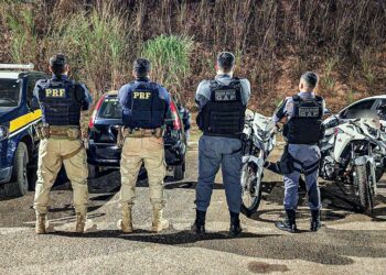 Polícia militar e polícia rodoviária federal recupera Ford fiesta com queixa de roubo e furto de 2010.