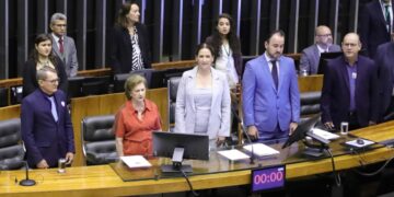 Deputado destaca história de Norberto Schwantes e potencial turístico e agrícola do Vale do Araguaia.