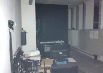 Defesa Civil auxilia trabalho do Corpo de Bombeiros após incêndio destruir Shopping Popular de Cuiabá