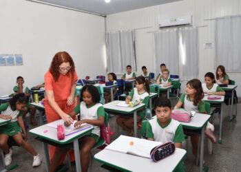Prefeito Emanuel Pinheiro anuncia RGA para cerca de 9 mil servidores ativos da Educação, e inativos