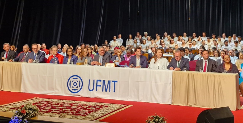 Mesa reitoria UFMT