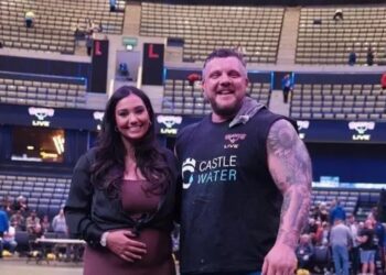 ‘Homem Mais Forte da Europa’ admite que traiu a esposa grvida com homens e mulheres