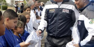 projeto águias do tatame recebe 53 kimonos em cerimônia das olimpíadas da PM.MT