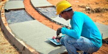 Em Barra do Garças, Prefeitura e Governo de MT iniciam construção de calçadas em bairros estratégicos.