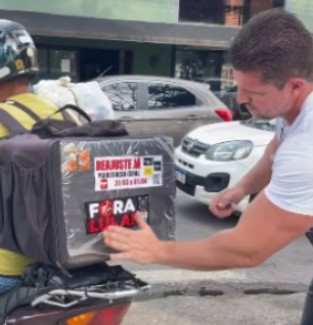 Ranalli adesivo fora Lula