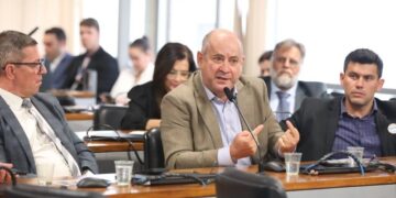 Deputado do Araguaia pede respeito da indústria da soja e que produtores precisam só respeitar Código Florestal.