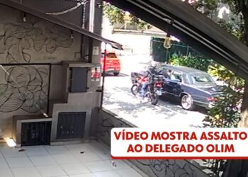 Vídeo mostra assalto ao Delegado Olim em bairro nobre de SP; assaltante armado roubou Rolex | São Paulo