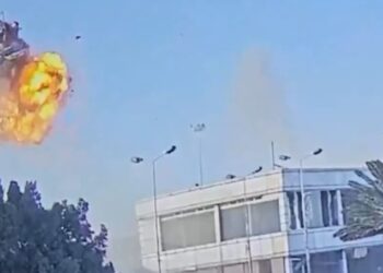 Israel ataca principal aeroporto do Imen em retaliao aos houthis