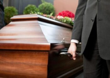 Funerria indenizar famlias por troca de corpos em velrio