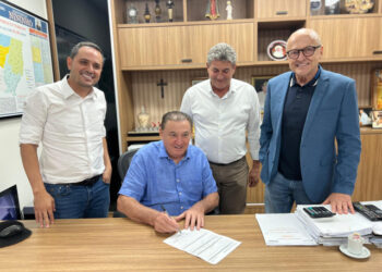 Em encontro na Assembleia, Nininho assina ficha de filiação ao Republicanos | RDNEWS