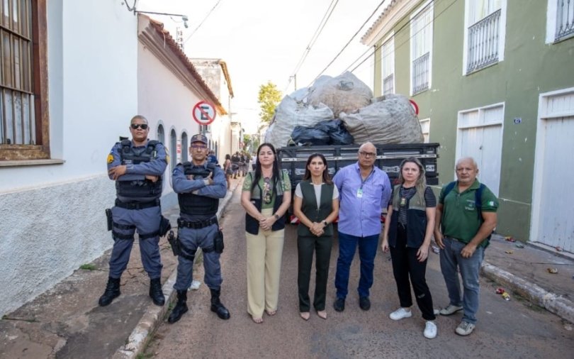 Prefeitura de Cuiab fecha sucato e apreende caminho e bebidas