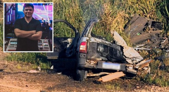 Jovem morre carbonizado após carro bater de frente com caminhão