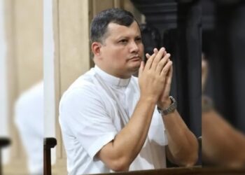 Padre desaparecido estava preso em telhado de casa