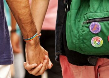 Ex-ator Globo largou igreja aps pai se assumir gay