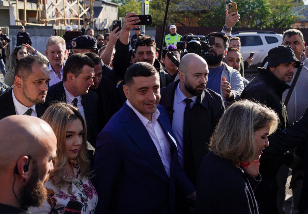 Romenos votam em segundo turno presidencial que pode ampliar divisões