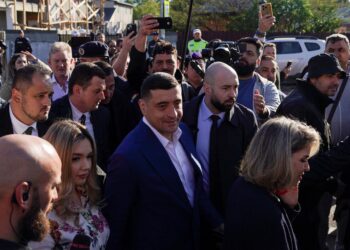 Romenos votam em segundo turno presidencial que pode ampliar divisões na União Europeia | Mundo