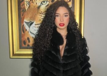 Justiça solta influencer acusada de esquema com jogo do tigrinho