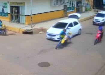 Vídeo flagra acidente entre carro e mototaxista em cruzamento de Itaituba