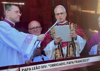 Cardeal Robert Prevost é eleito Papa e adota o nome Leão XIV
