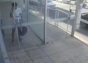 Assaltante invade edifício na Praça Popular e furta apartamentos