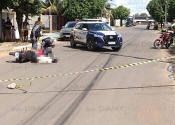 Homem é assassinado a tiros na frente da esposa e do filho