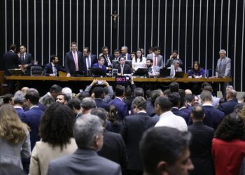Aumento do número de deputados pode custar R$ 39,1 milhões por ano aos cofres públicos, diz levantamento