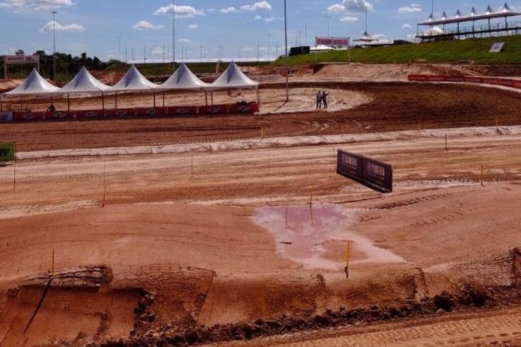 Parque sedia terceira etapa do Campeonato Brasileiro de Motocross