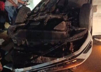 Vídeos mostram capotamento violento na rotatória do Carumbé