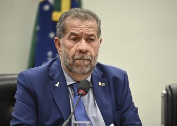 Lupi já entrou em reunião com Lula sabendo que deixaria o ministério; tom da conversa foi cordial