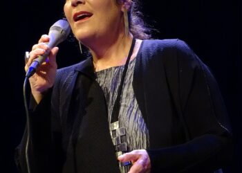 Mônica Salmaso lapida ouros achados para prestar senhora homenagem a Elizeth Cardoso em show divino no Rio | Blog do Mauro Ferreira