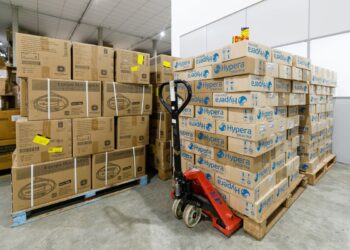 Chegada de nova carga de medicamentos reforça abastecimento em Cuiabá