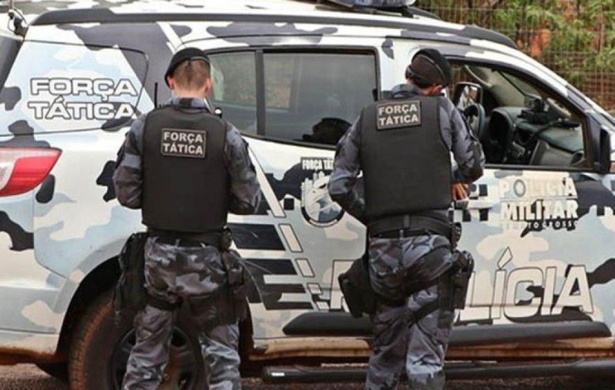 Força Tática apreende arma de fogo, porções de maconha