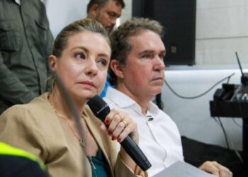 TRE bloqueia contas de prefeita, vice e vereador por campanha ilegal em VG